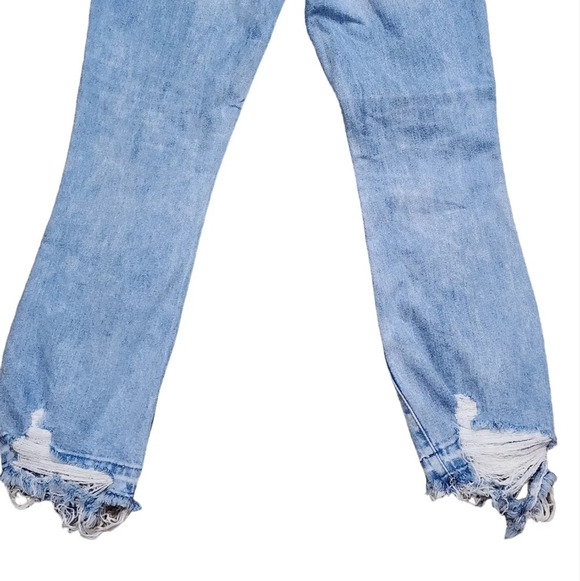 DL1961 Lara Instasculpt Cropped Flare Jeans - Picture 6 of 9